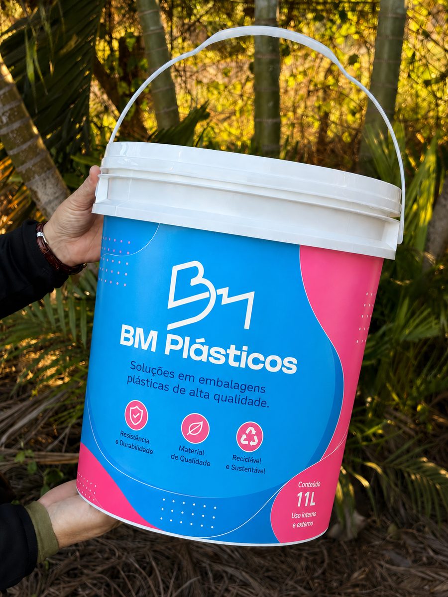 Balde BM Plásticos de 11L com identidade visual própria