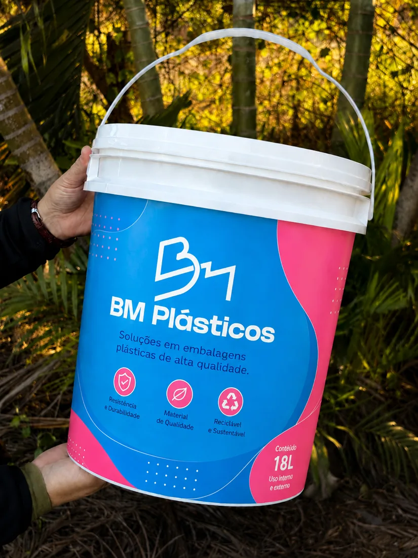 Balde BM Plásticos de 18L com identidade visual própria